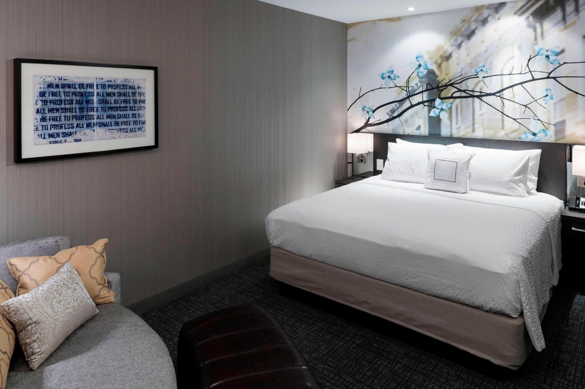 Отель Courtyard By Marriott Richmond Downtown Экстерьер фото