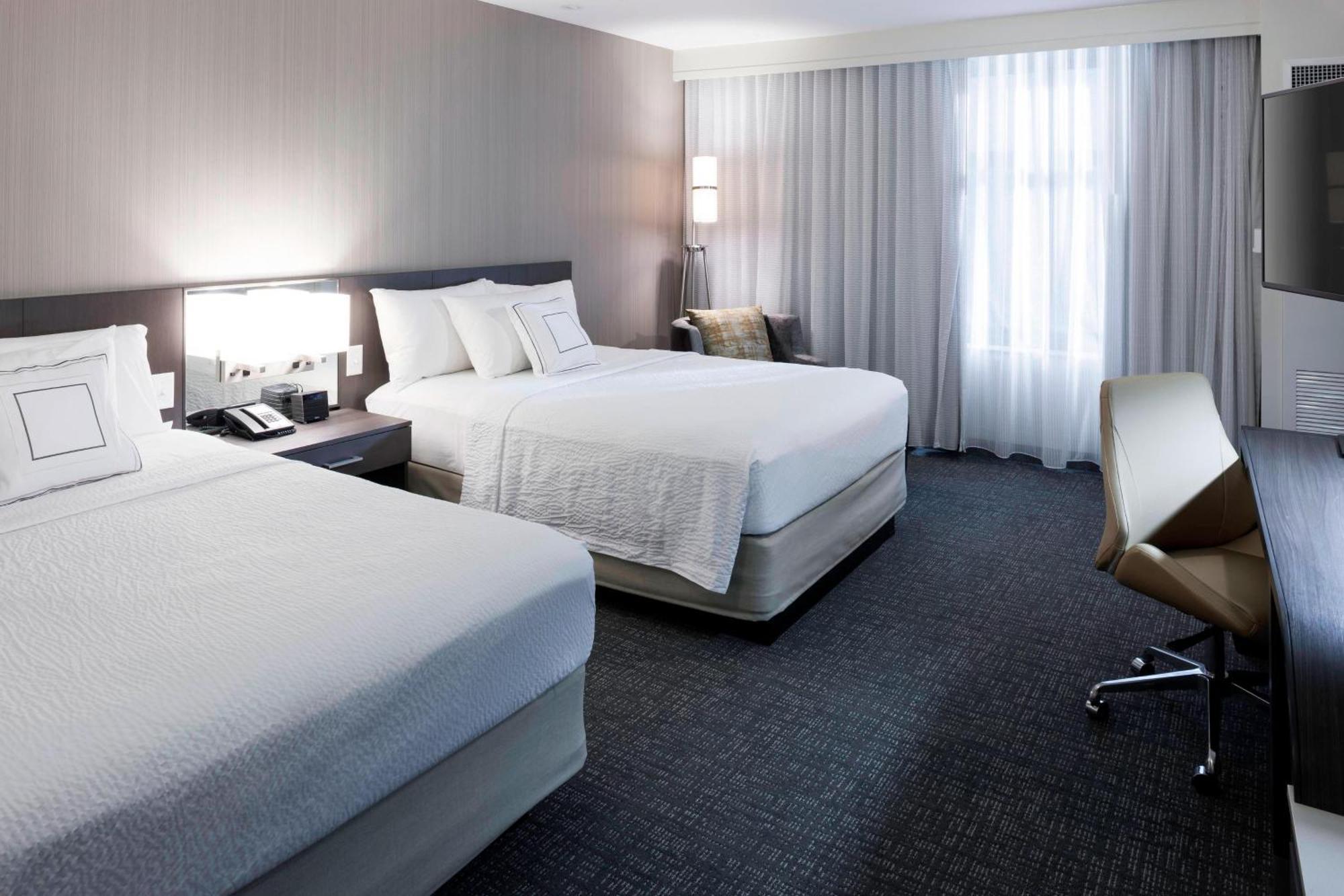Отель Courtyard By Marriott Richmond Downtown Экстерьер фото
