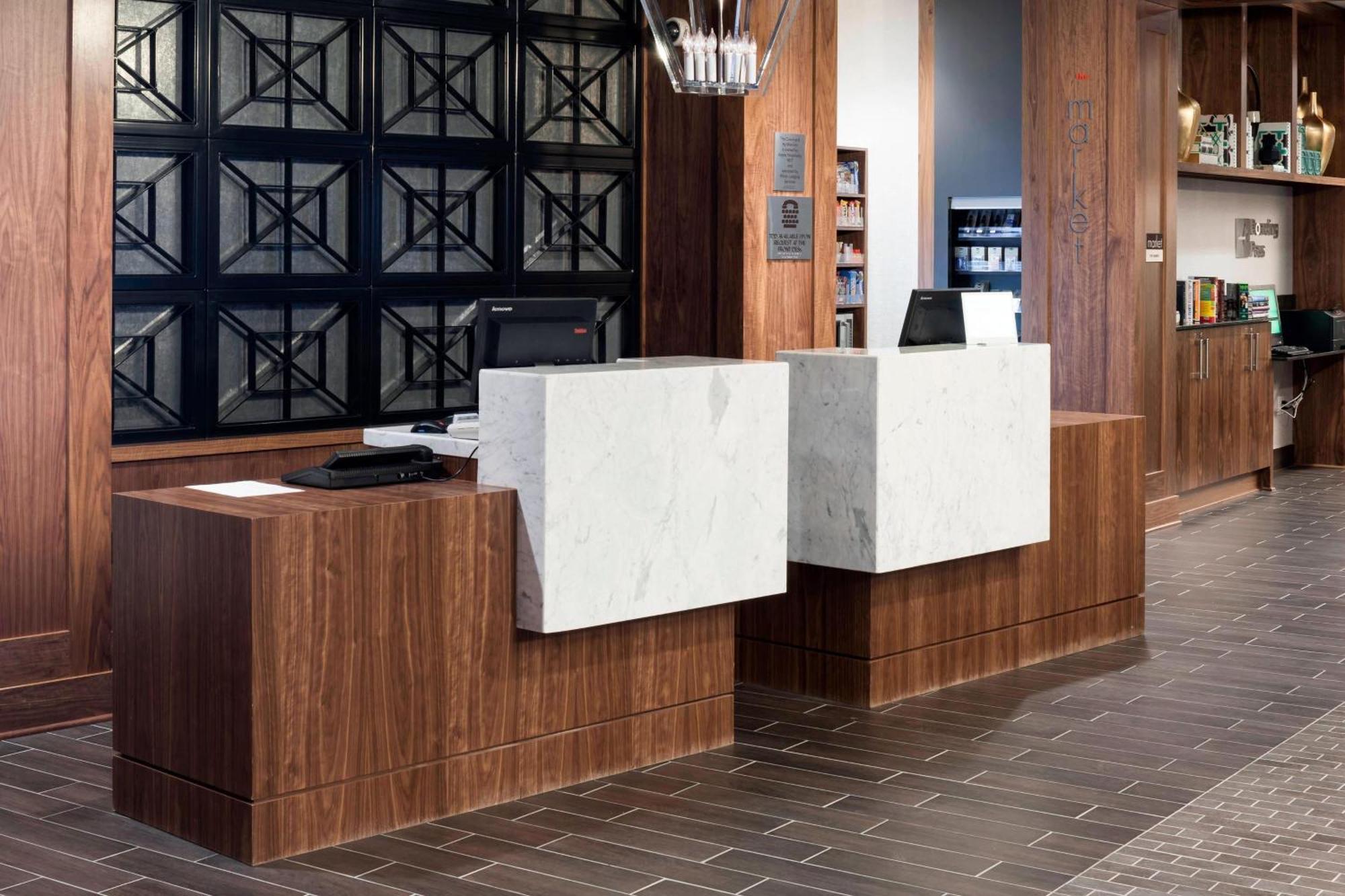 Отель Courtyard By Marriott Richmond Downtown Экстерьер фото