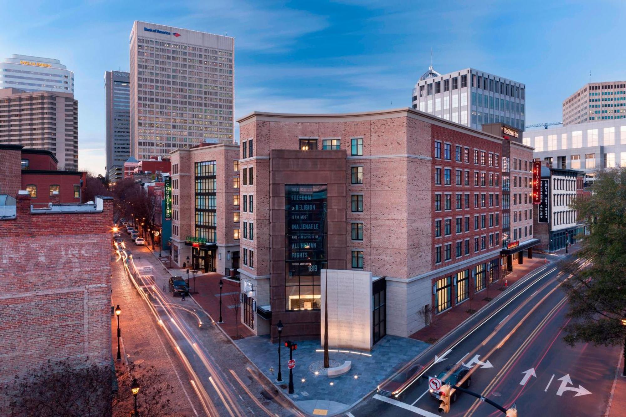 Отель Courtyard By Marriott Richmond Downtown Экстерьер фото